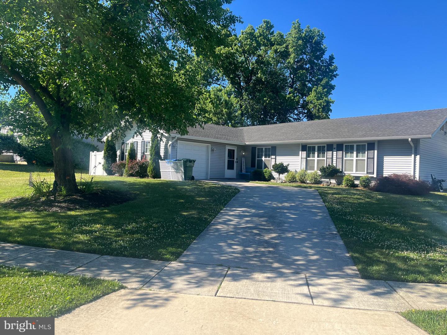 7 Holmes Ln Property Photo 1