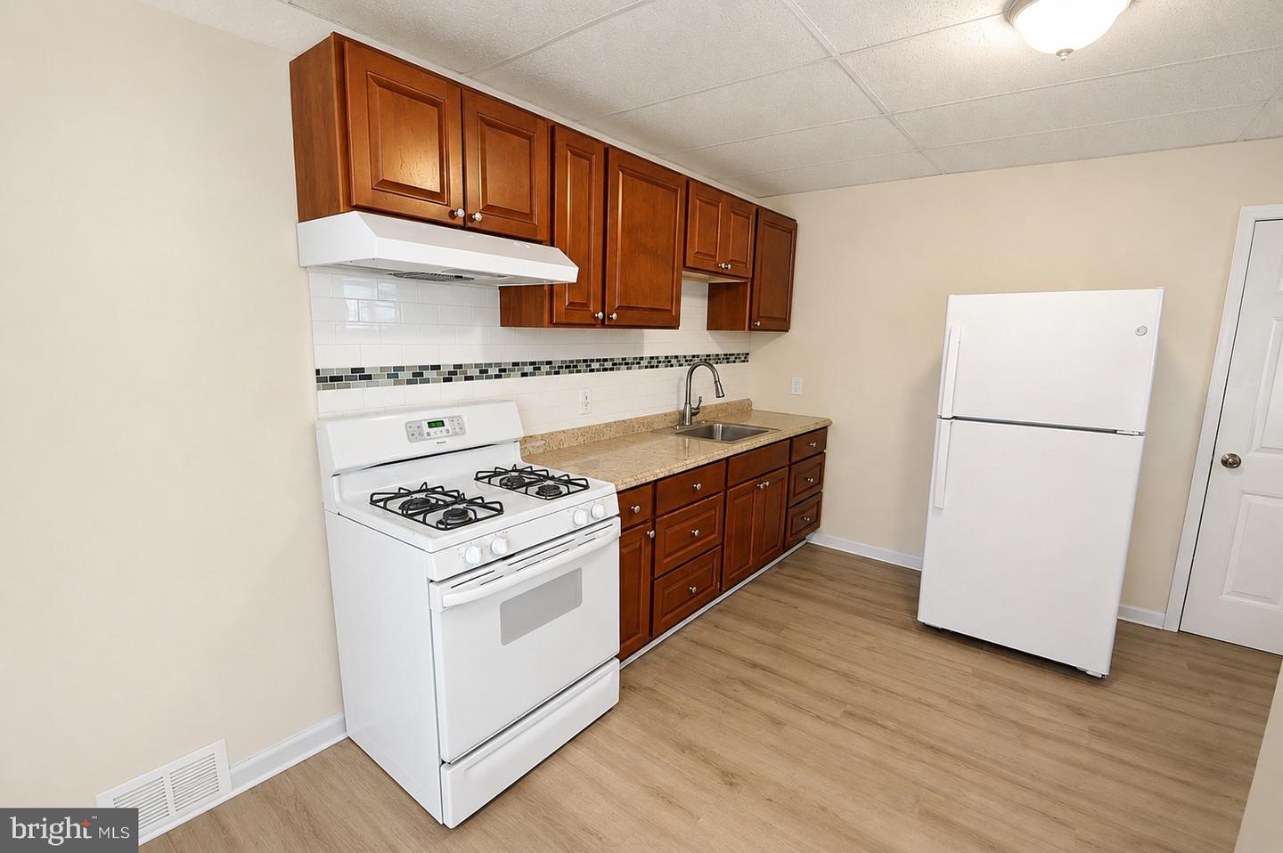 111--113 Barclay St Property Photo 5