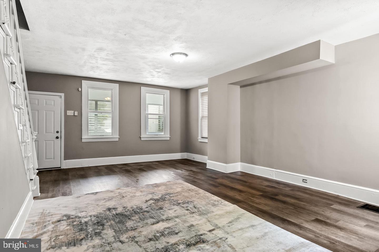 307 Broad St Property Photo 3