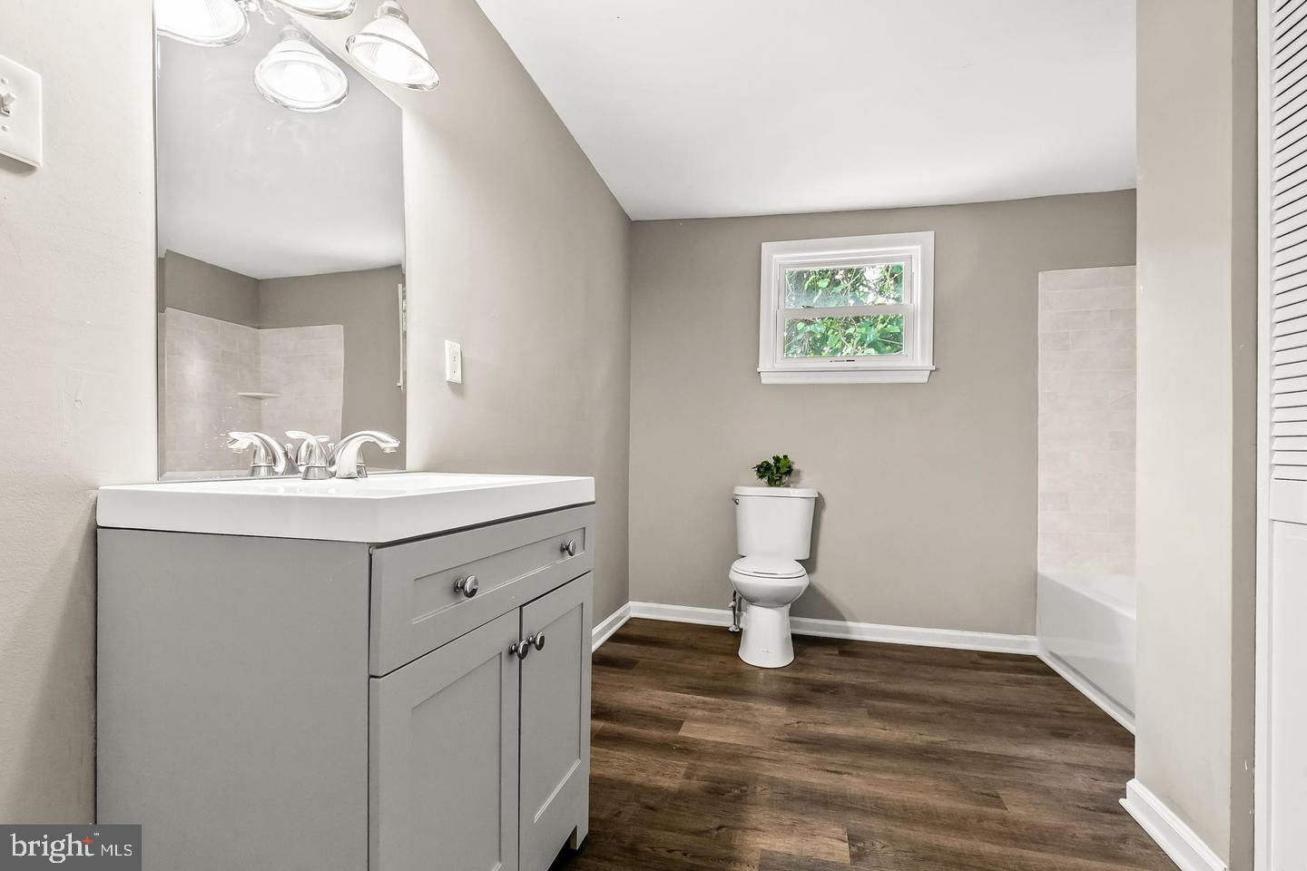 307 Broad St Property Photo 4