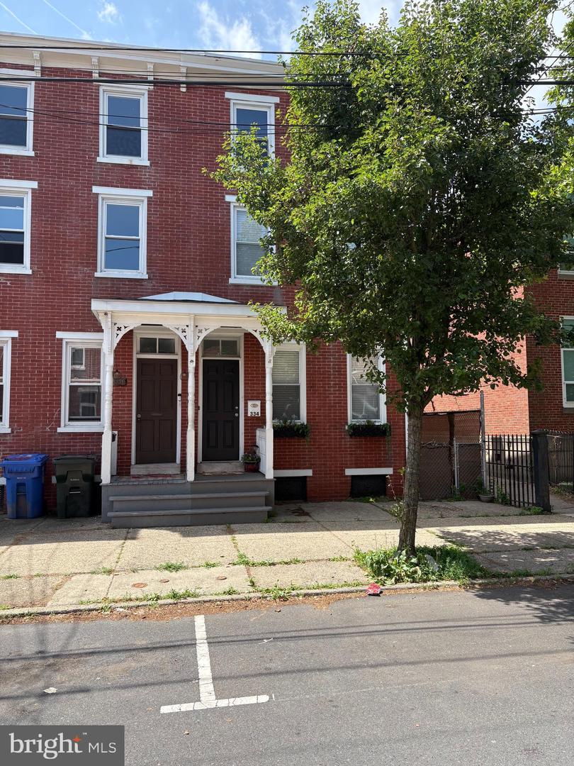 334 Barclay St Property Photo 3