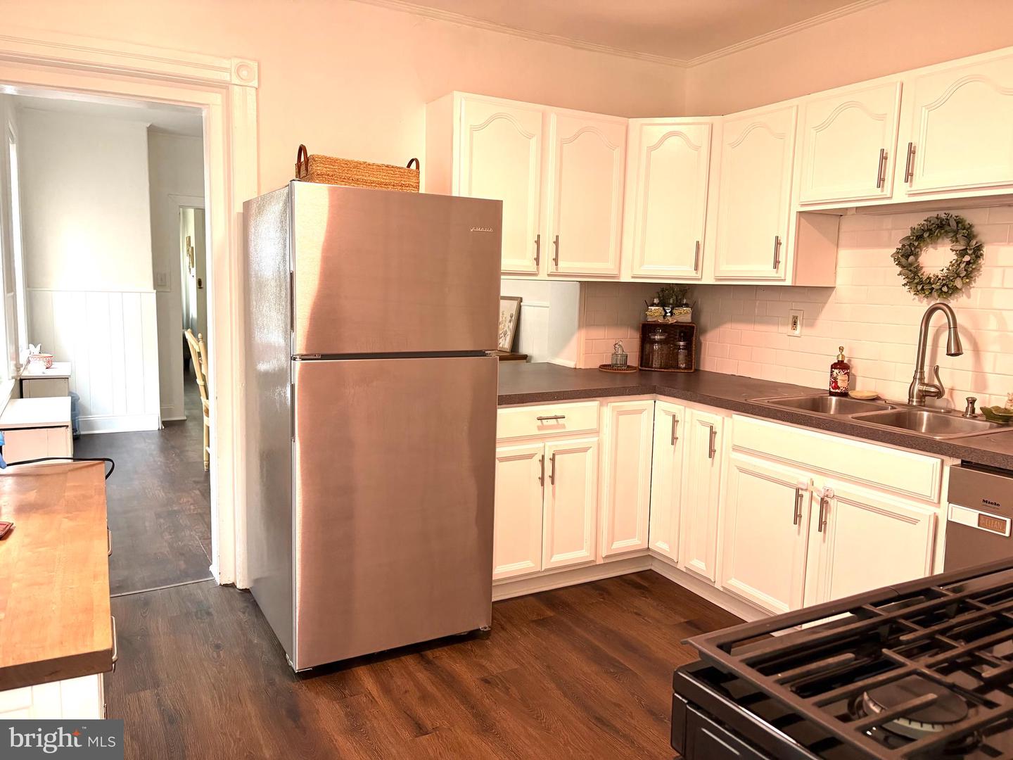 334 Barclay St Property Photo 18