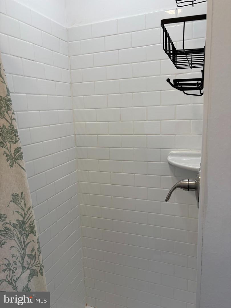 334 Barclay St Property Photo 23