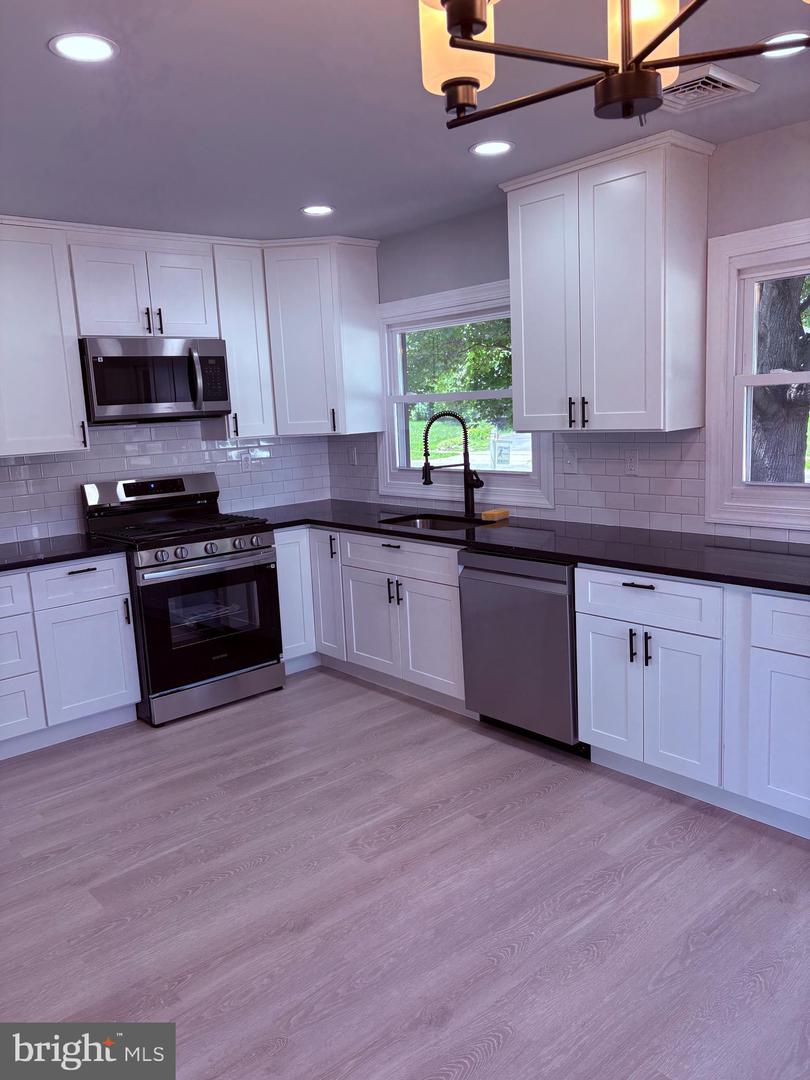 20 Miniature Ln Property Photo 4