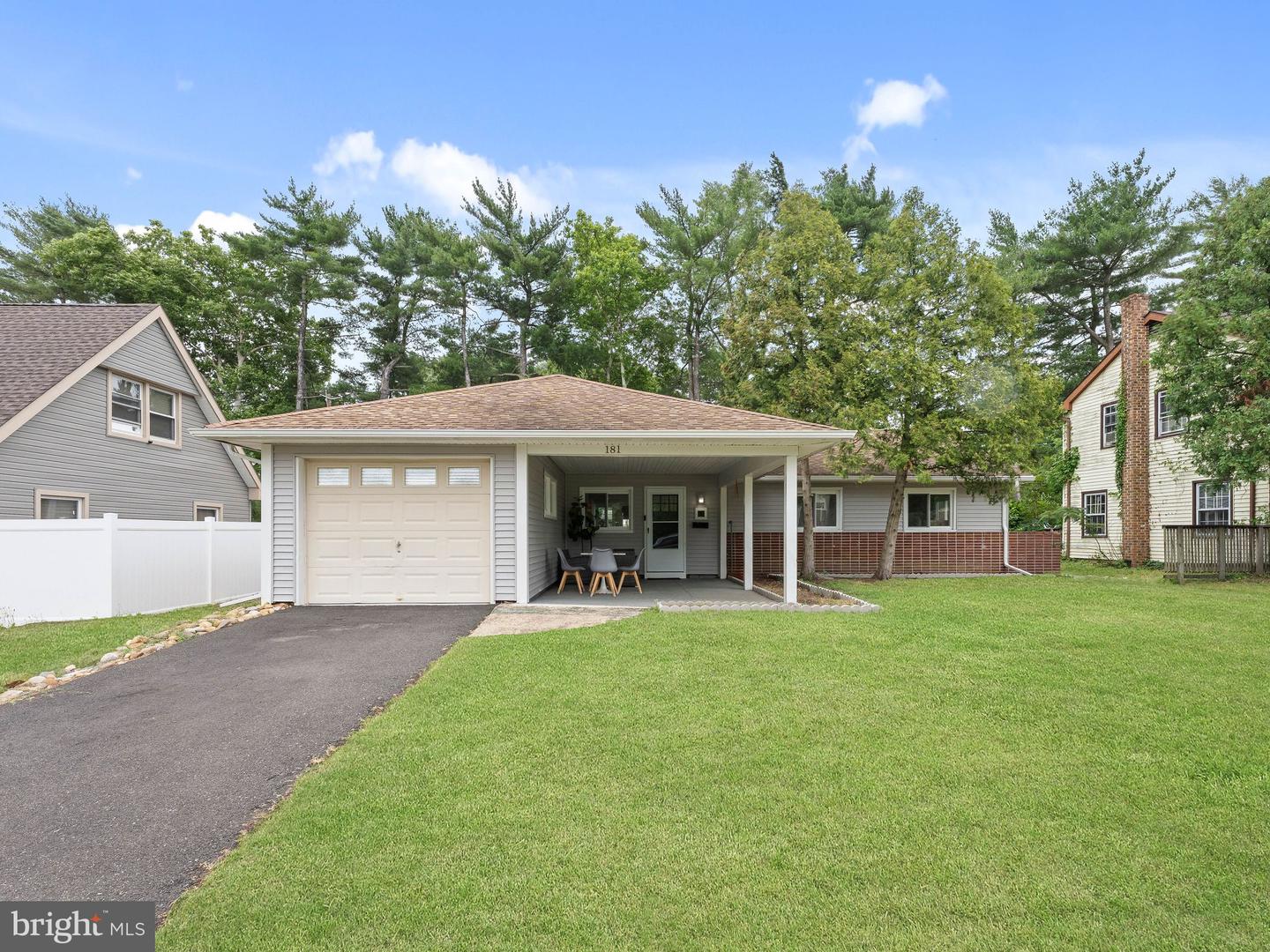 181 SOMERSET DR Property Photo 1