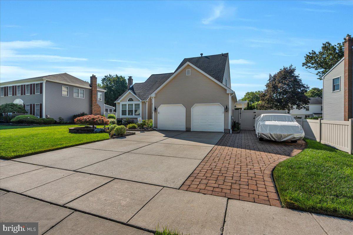 14 Abbotsford Dr Property Photo 3