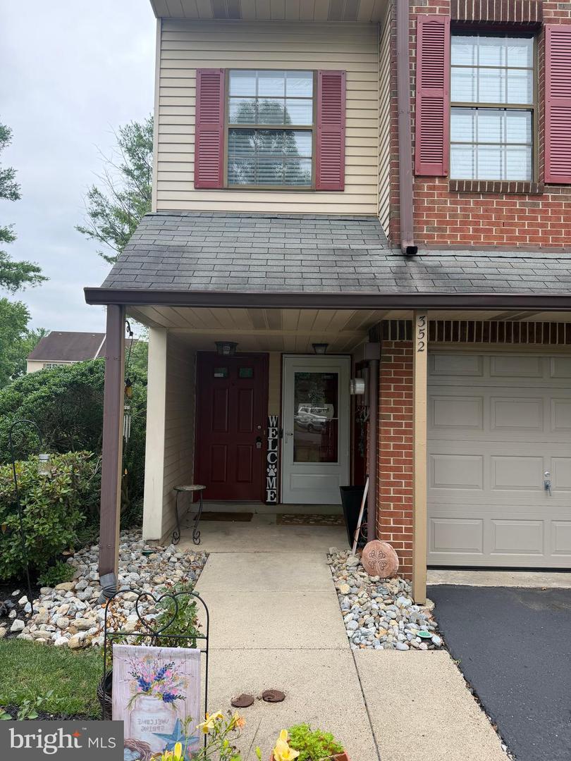 352-b Willow Turn Property Photo 1