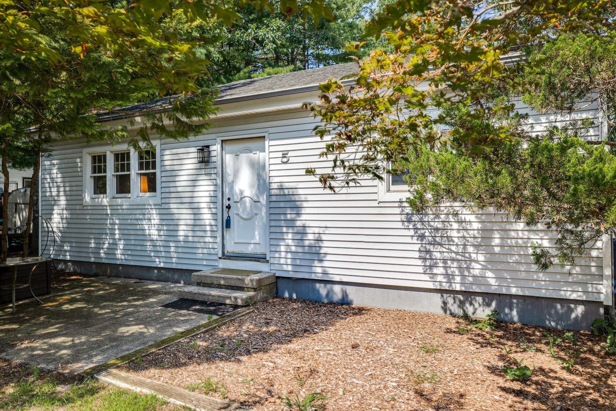 5 WOODLAND AVE