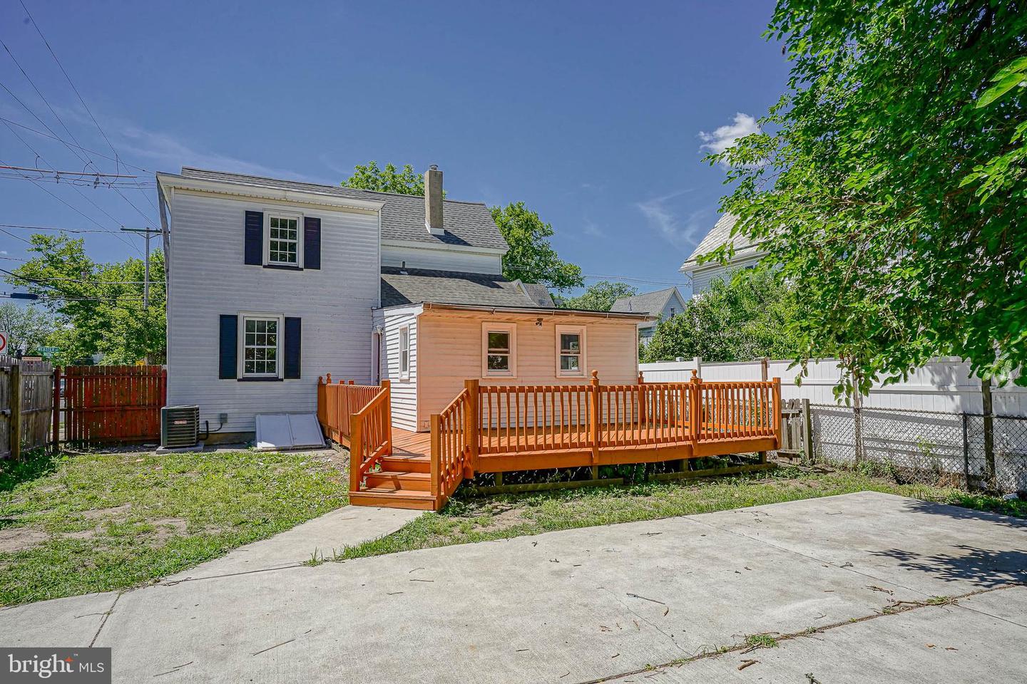 67 Webster St Property Photo 5