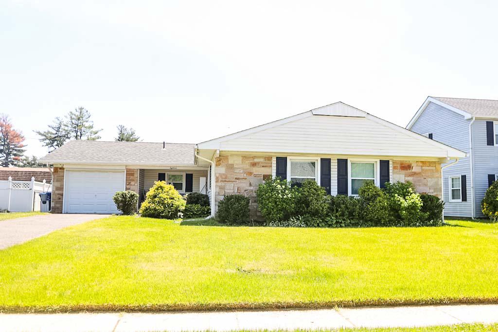18 HOLTON LN Property Photo 1