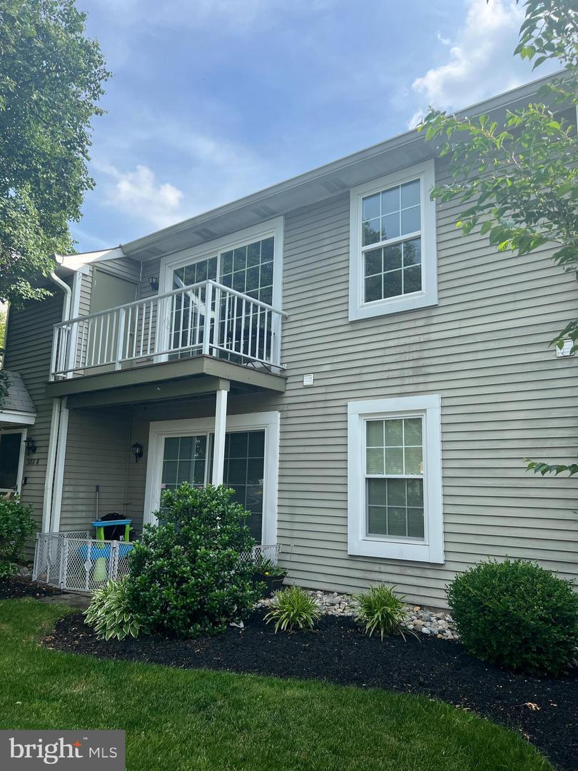 380-B DELANCEY PL #B Property Photo 1