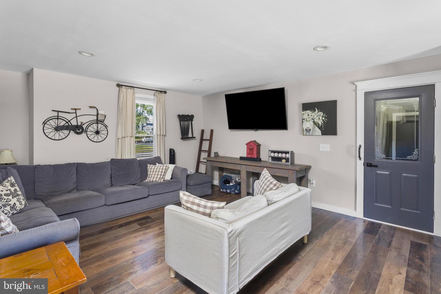 192 Yorkshire Ter Property Photo 19