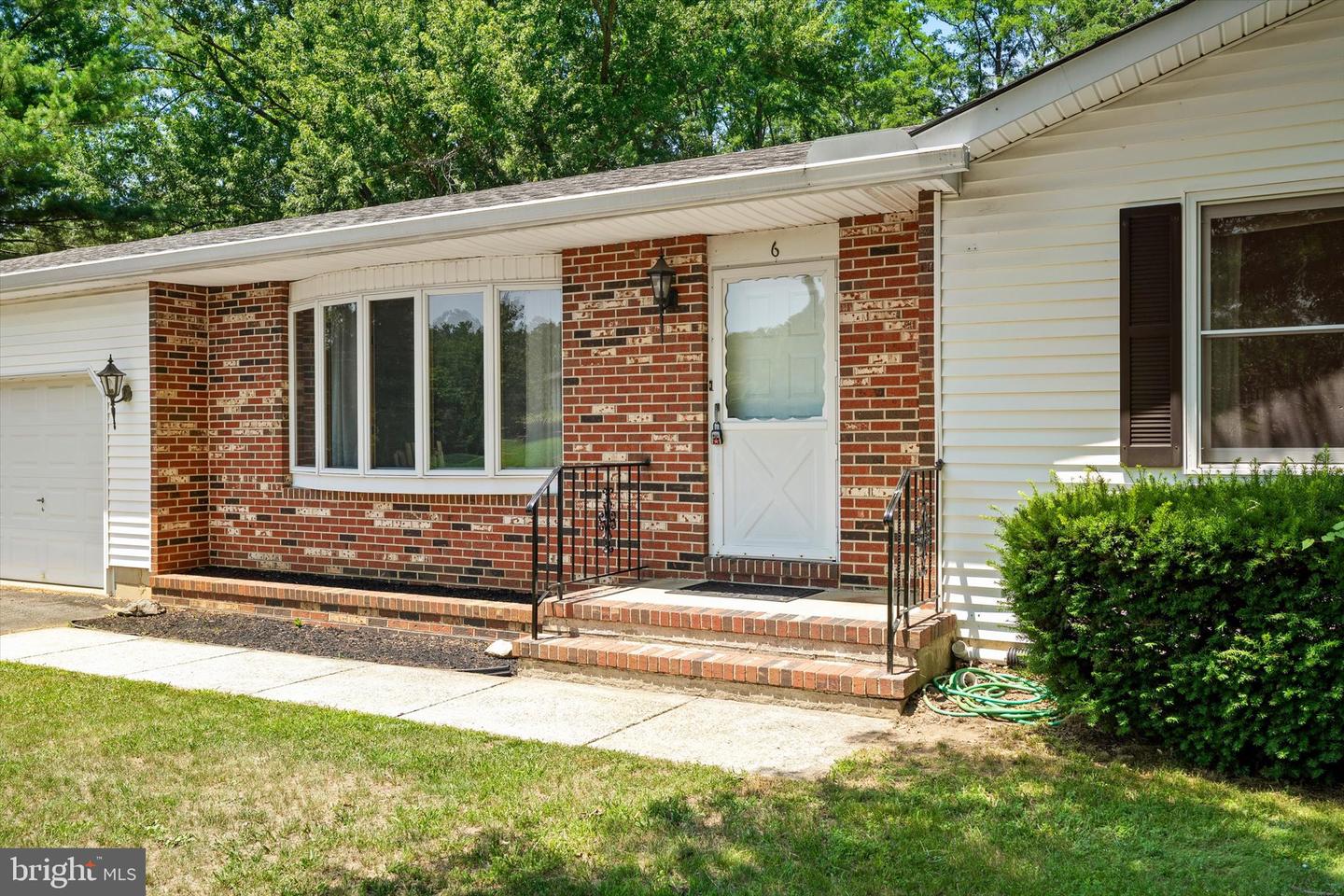 6 Eleanor Dr Property Photo 2