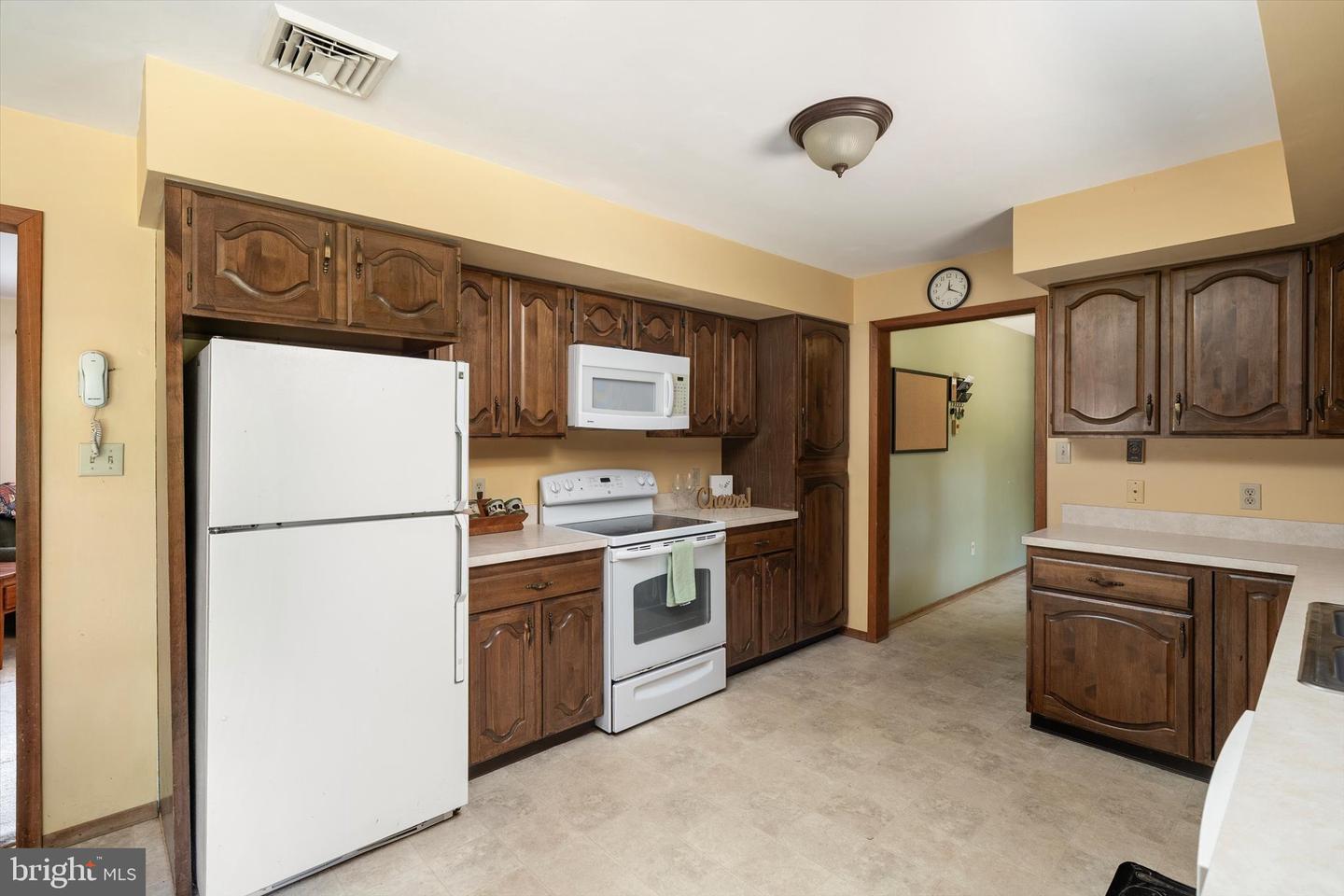 6 Eleanor Dr Property Photo 9
