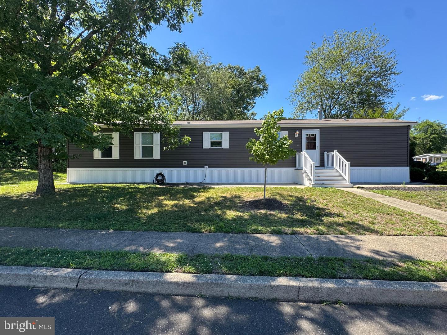19 MEADOWBROOK DR Property Photo 1