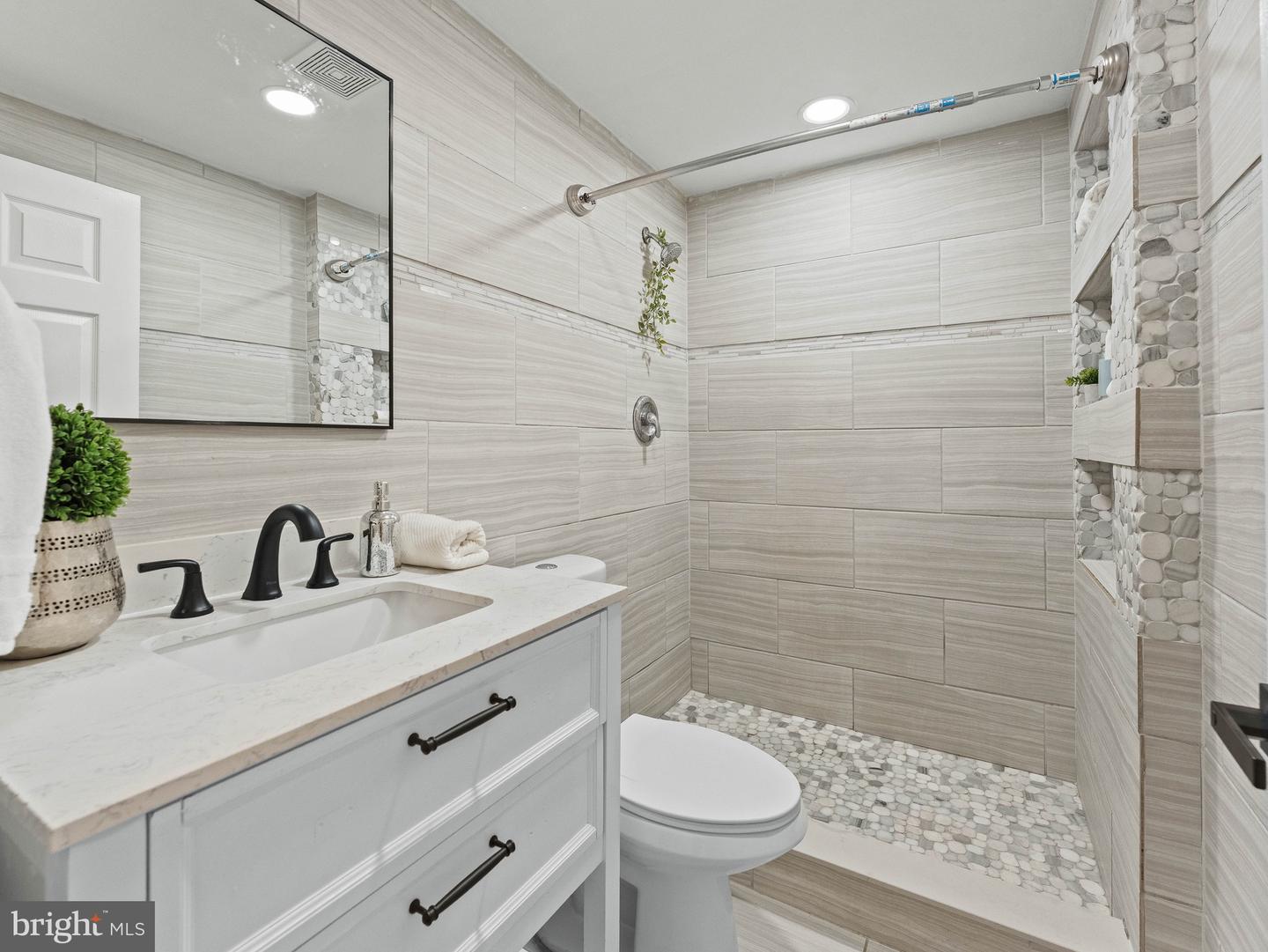 60 Pinafore Ln Property Photo 15