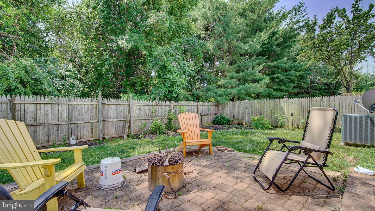 24 Foxchase Dr Property Photo 7