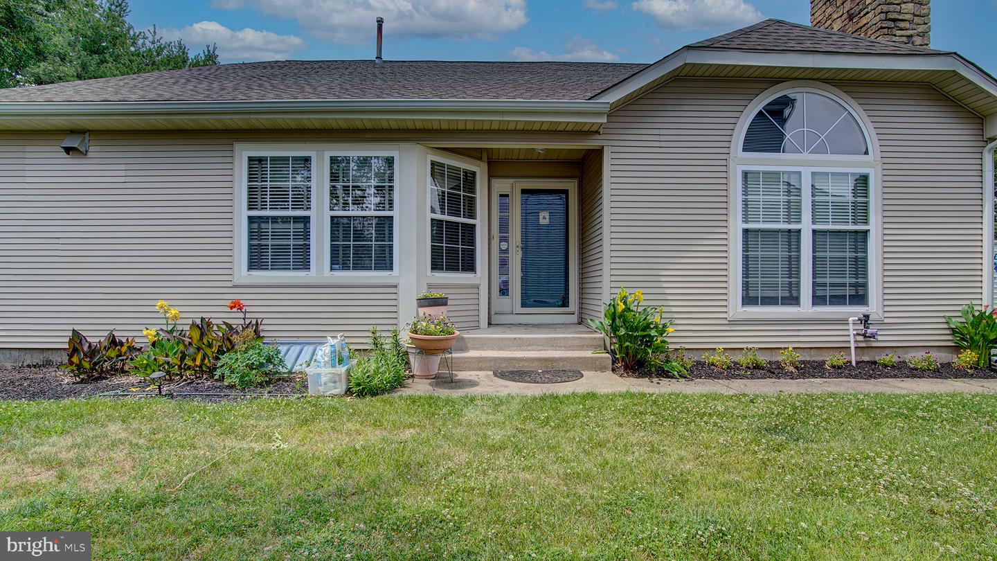 24 Foxchase Dr Property Photo 8