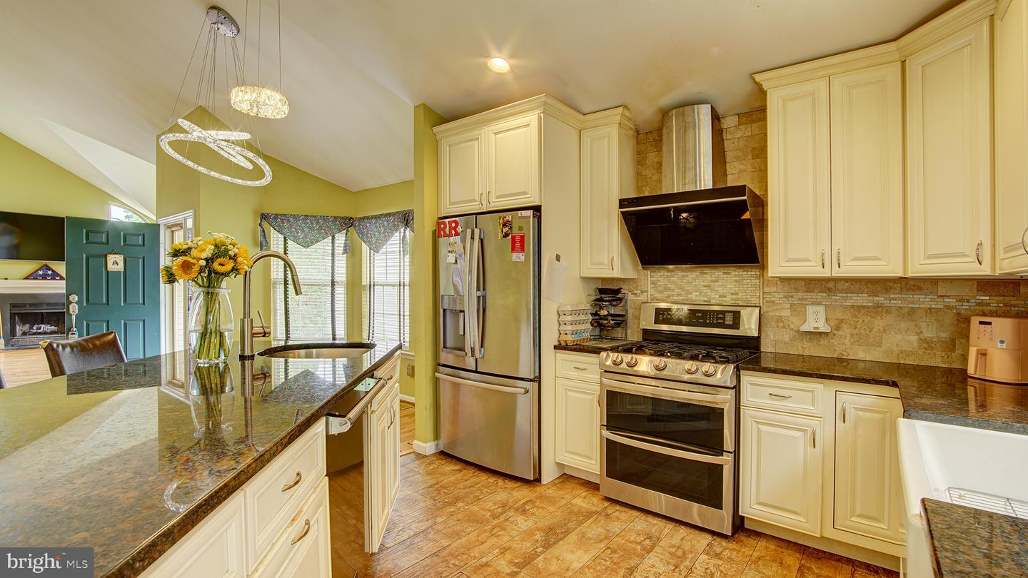 24 Foxchase Dr Property Photo 16