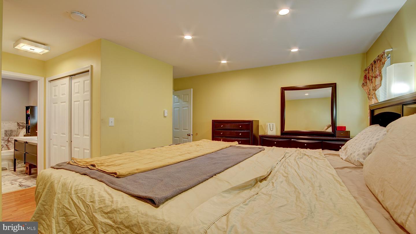 24 Foxchase Dr Property Photo 23