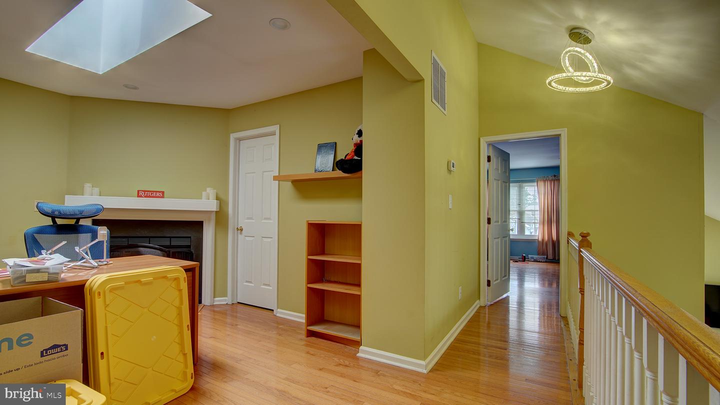 24 Foxchase Dr Property Photo 28