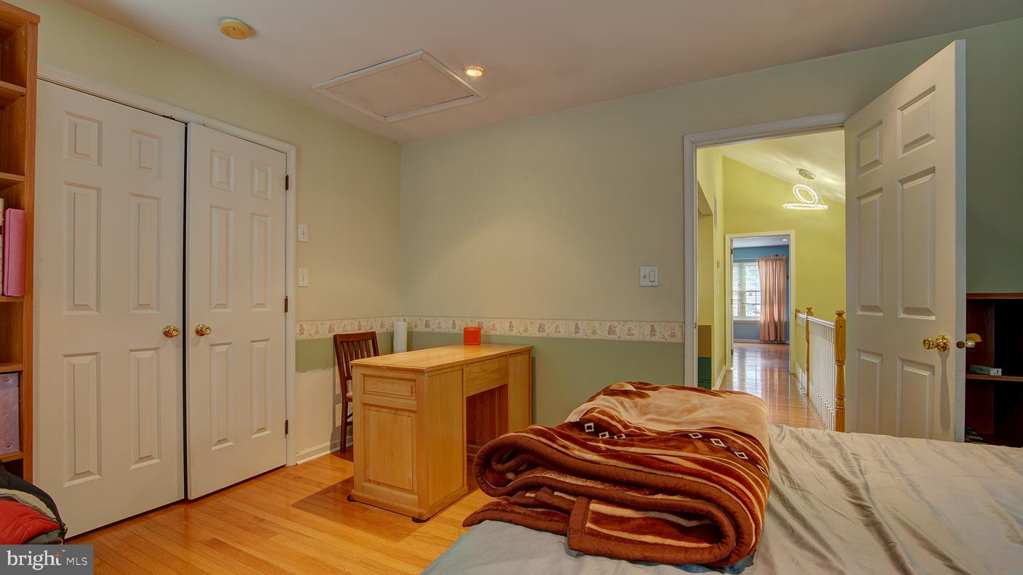 24 Foxchase Dr Property Photo 38