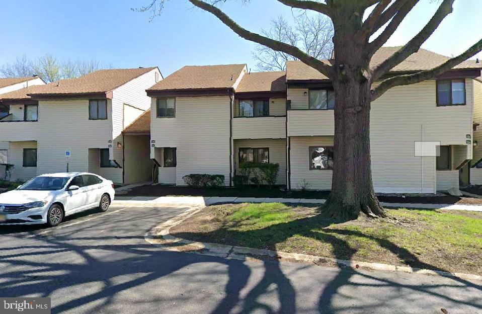 16-B E DAISY LA Property Photo 1