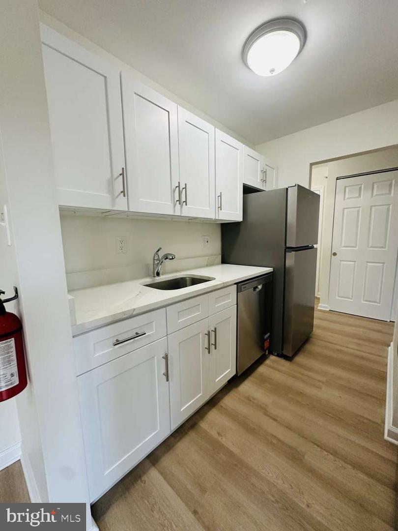 16-b E Daisy La Property Photo 2