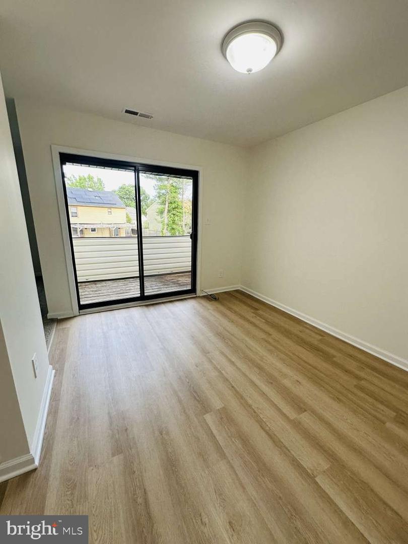 16-b E Daisy La Property Photo 4