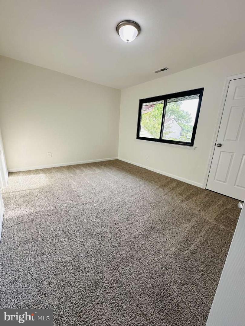 16-b E Daisy La Property Photo 6