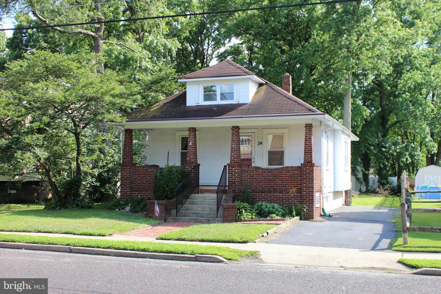 34 S POPLAR AVE Property Photo 1