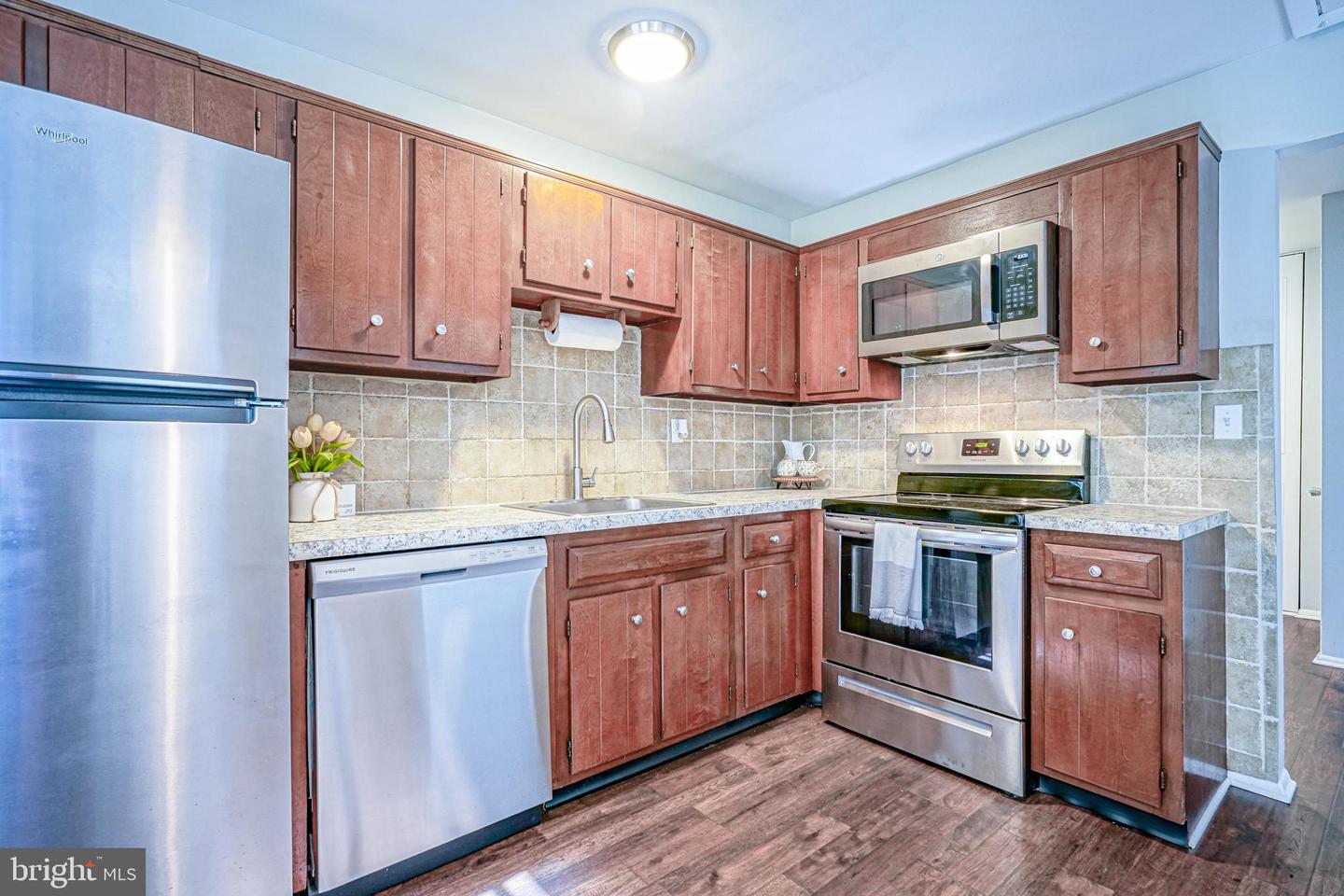 22 KINGSTON WAY Property Photo 1