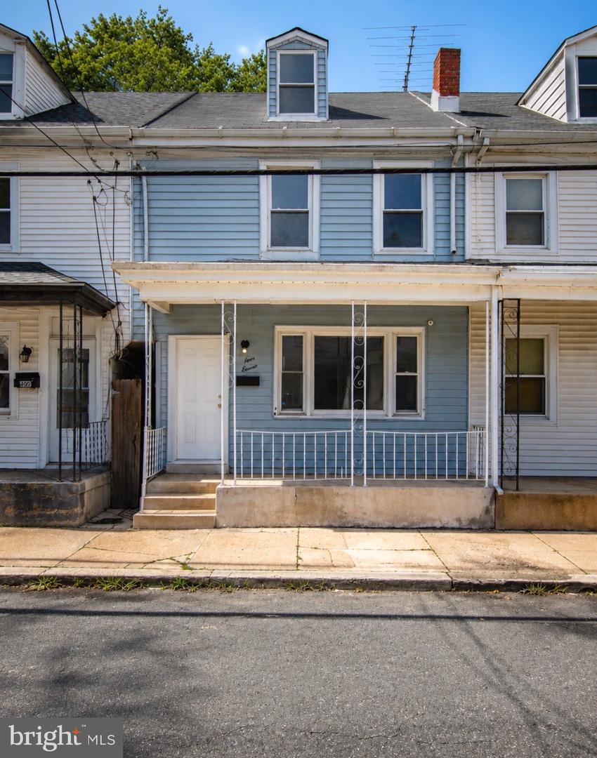 411 Lawrence St Property Photo 1