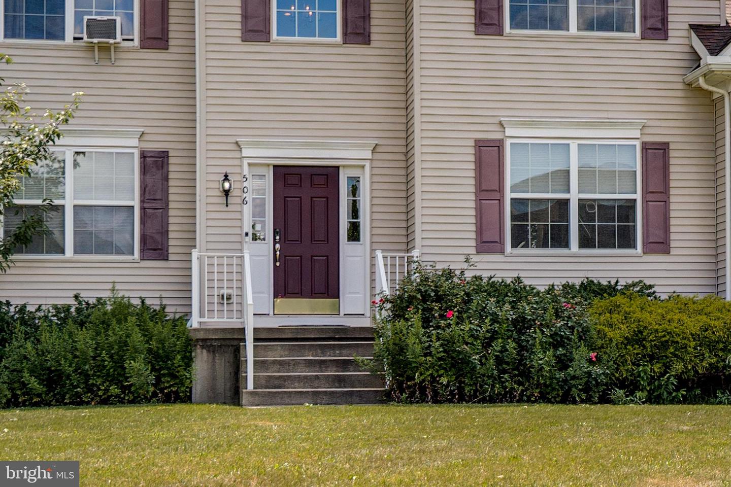 506 Quarter Moon Ct Property Photo 2