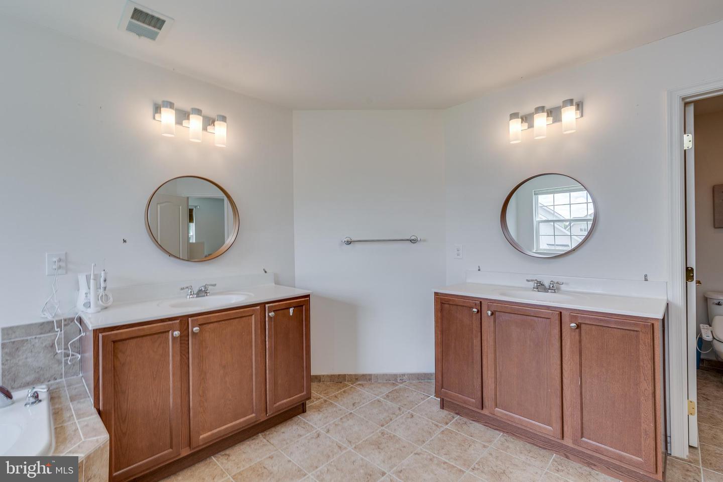 506 Quarter Moon Ct Property Photo 42