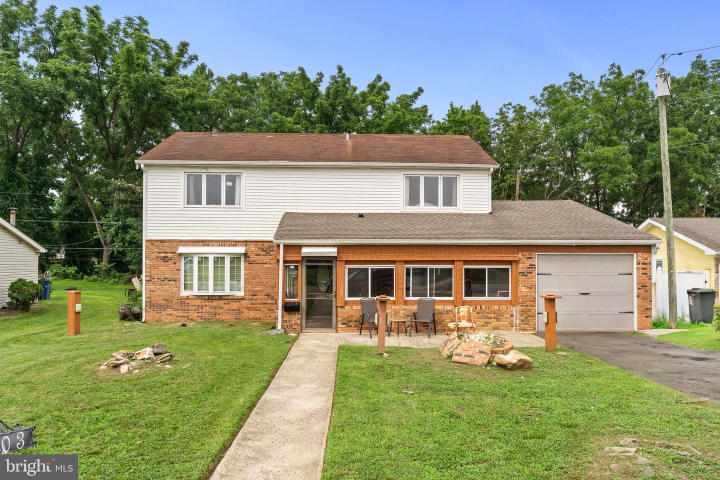 103 Holbrook Ln Property Photo 1