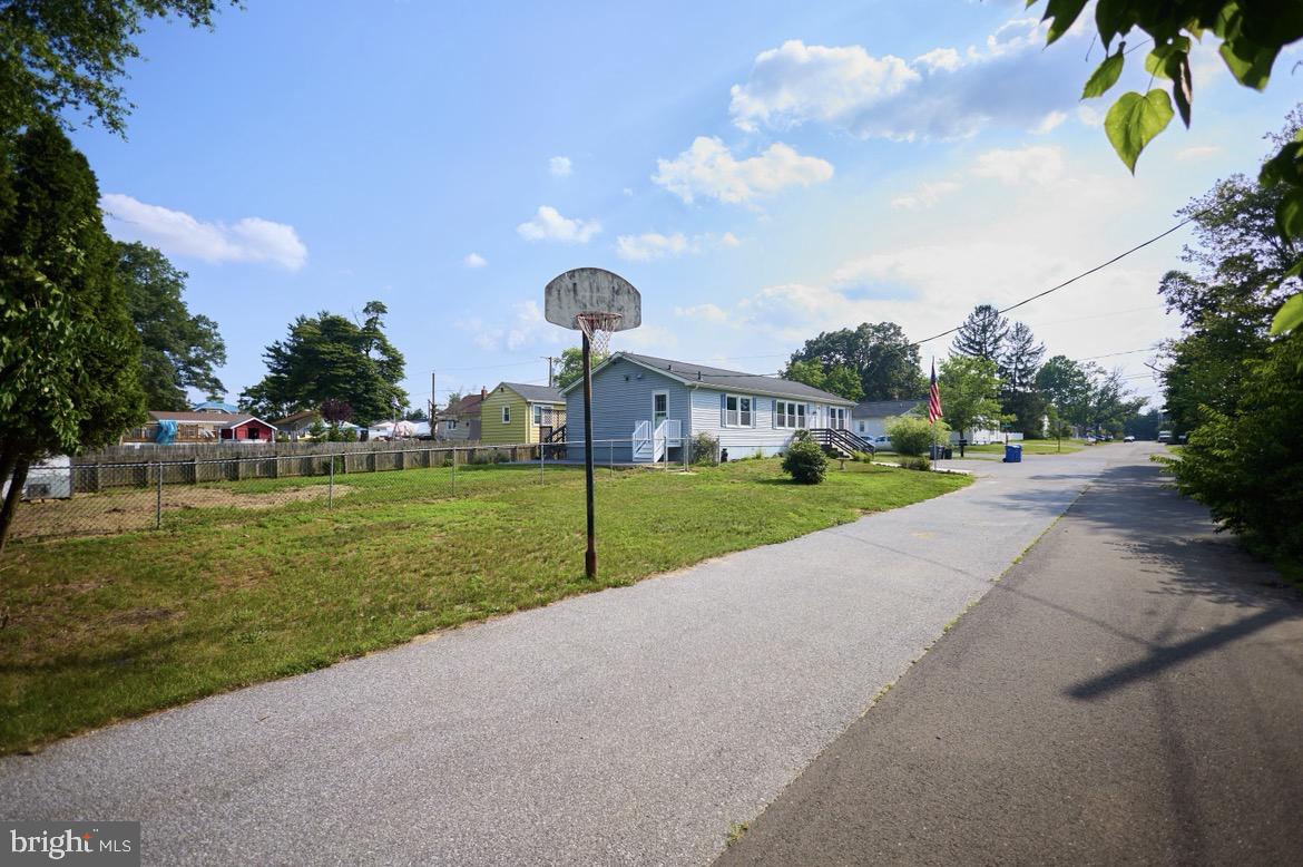 111 N Hunterdon Ave Property Photo 3