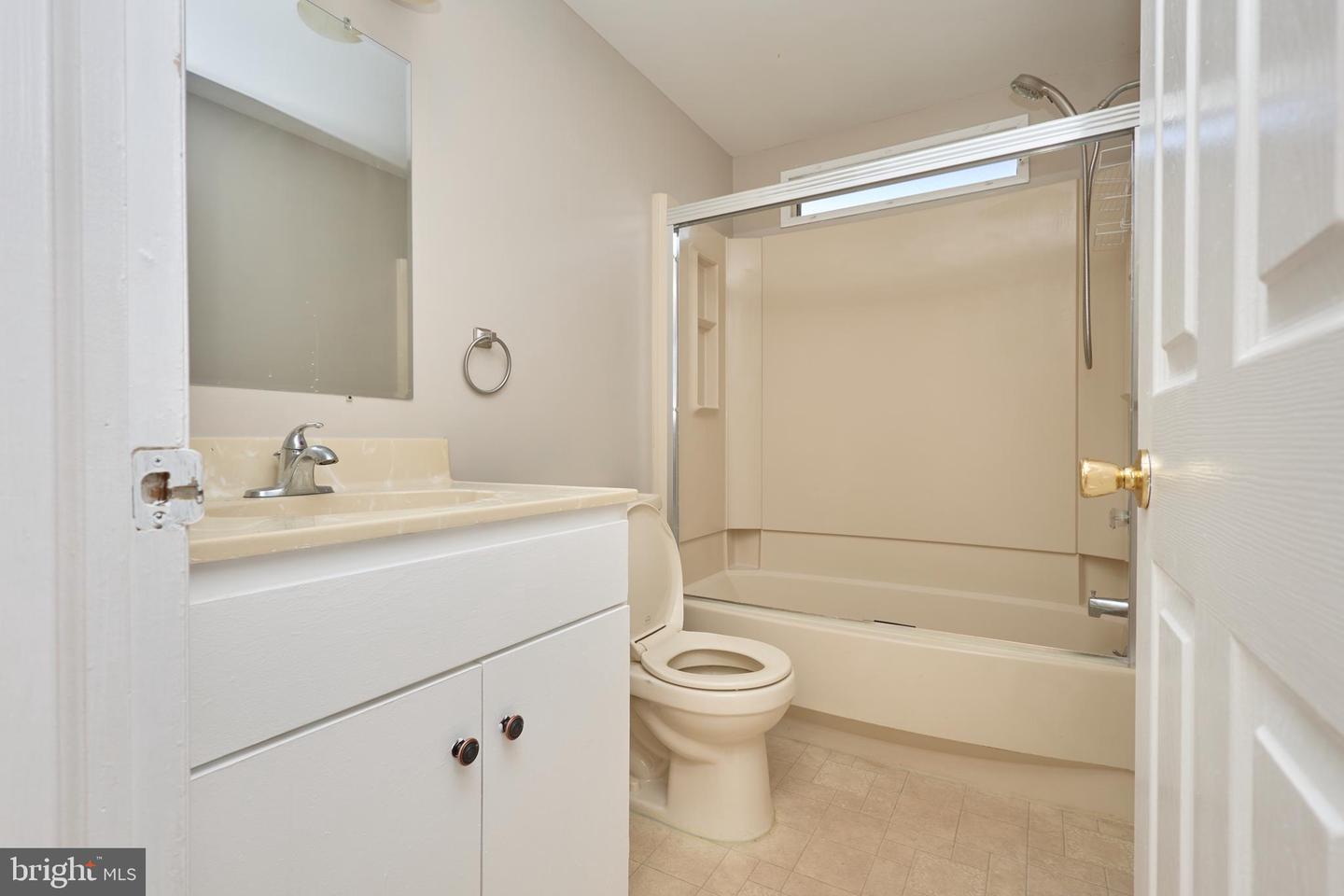 111 N Hunterdon Ave Property Photo 6