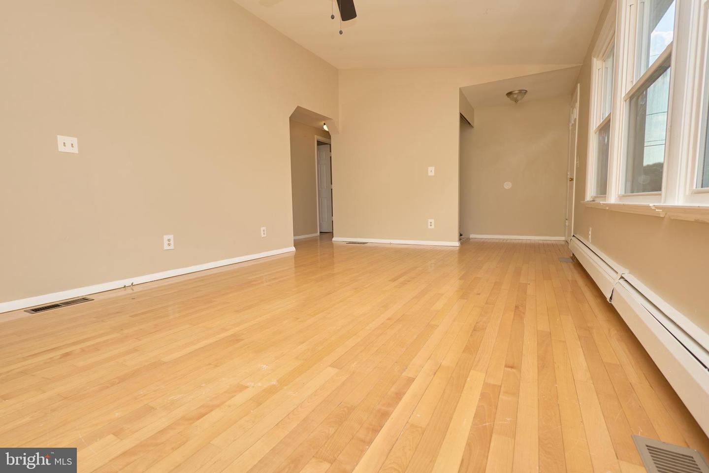 111 N Hunterdon Ave Property Photo 8