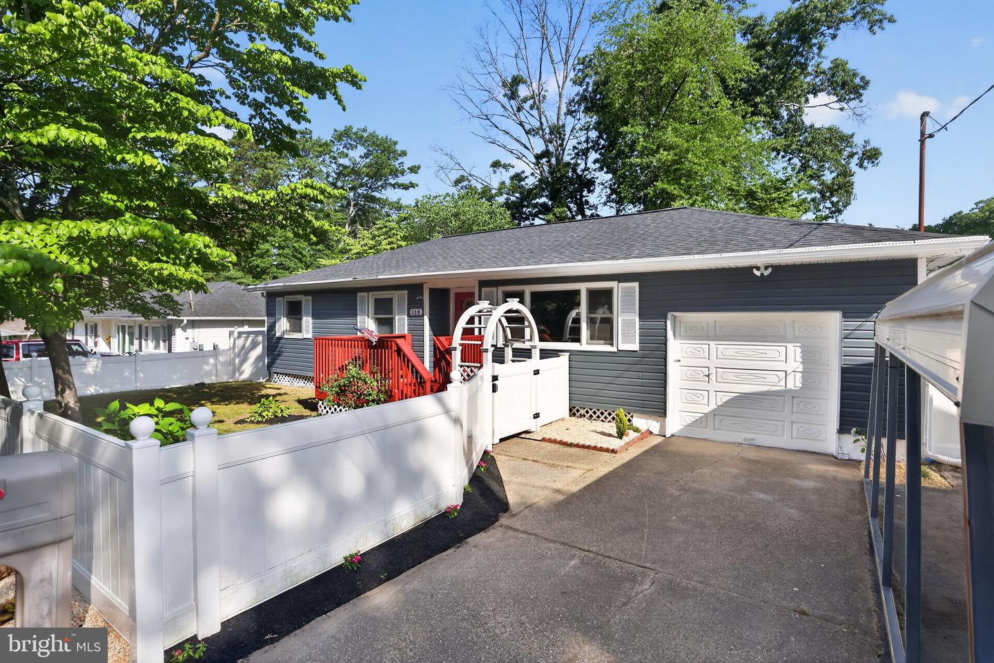 118 Carlisle St Property Photo 2