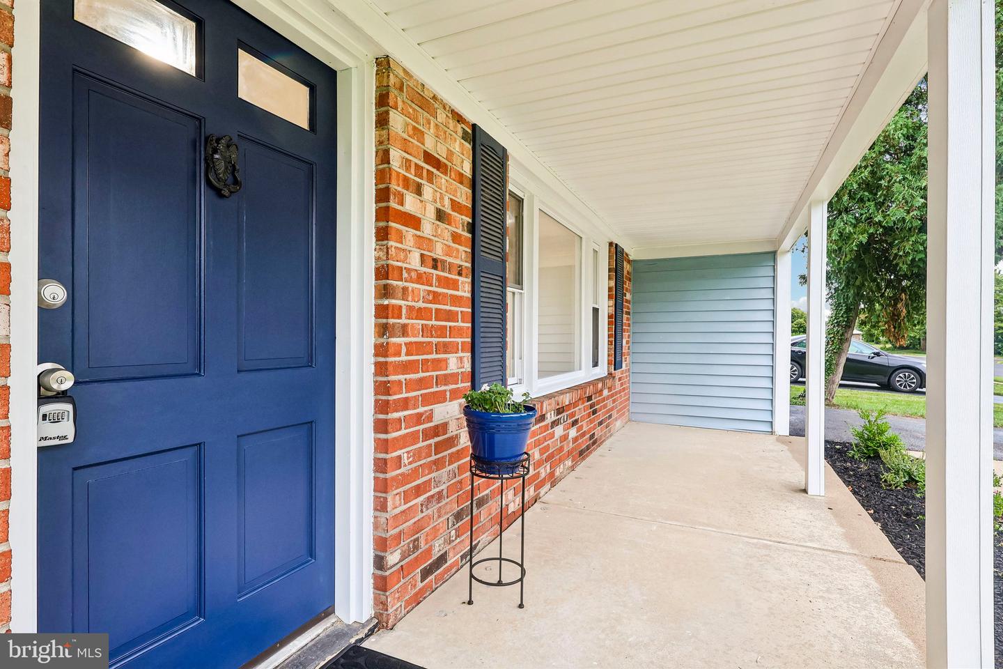 86 E River Dr Property Photo 5
