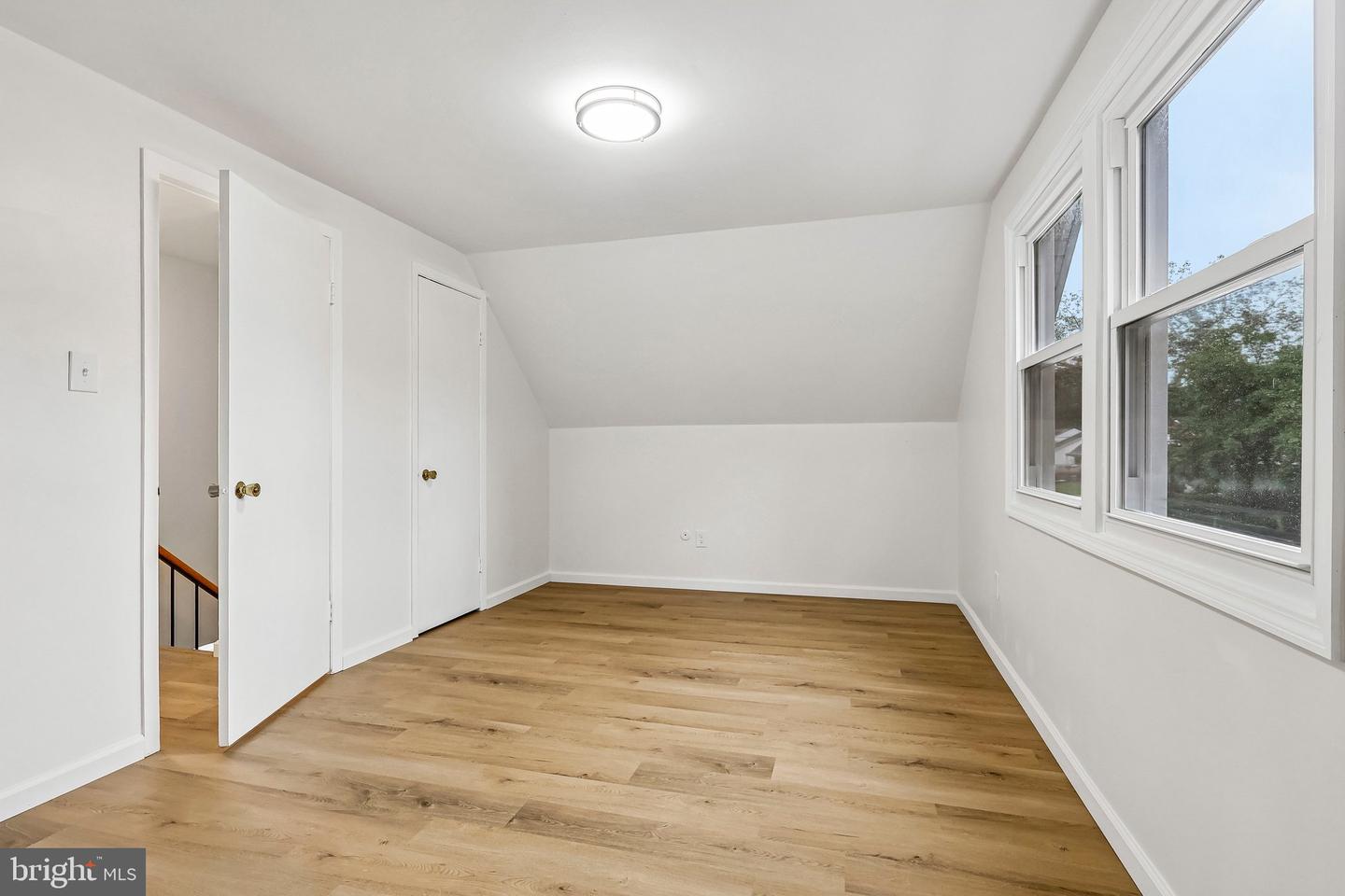 86 E River Dr Property Photo 26