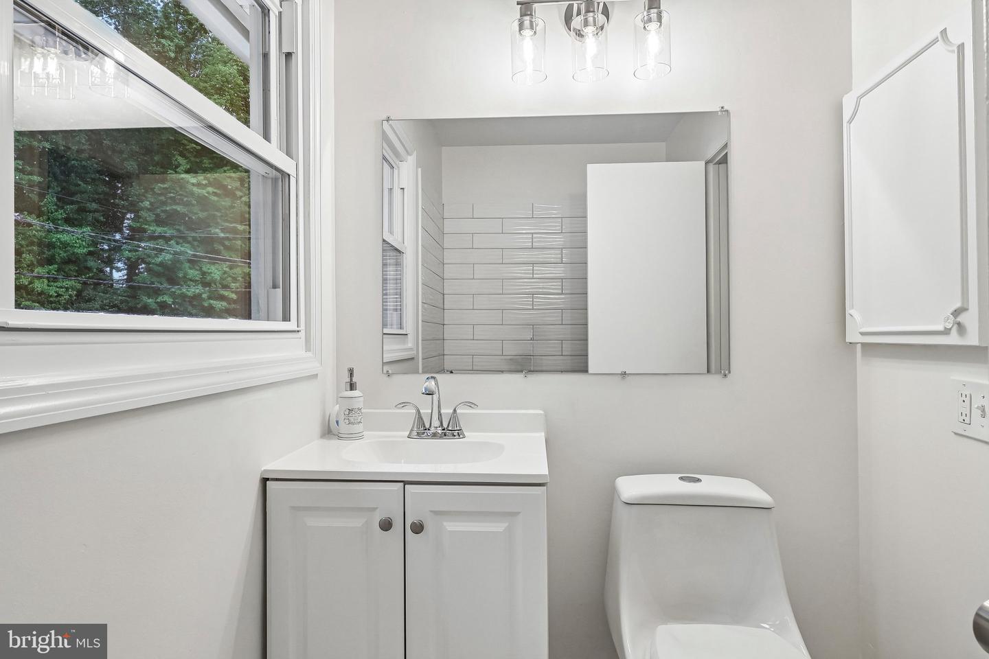 86 E River Dr Property Photo 35
