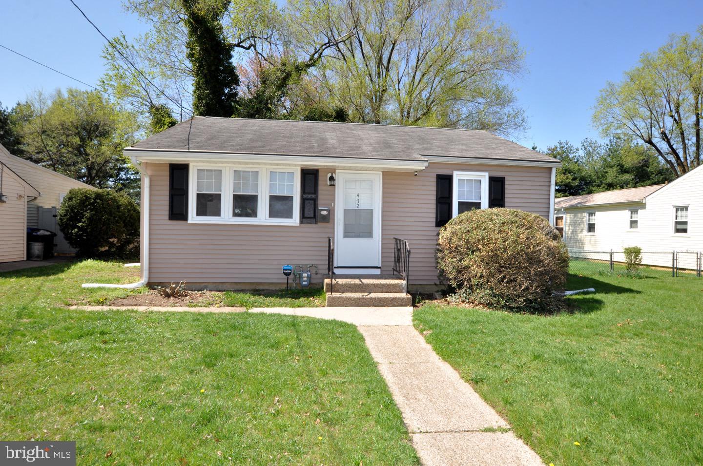 432 N Coles Ave Property Photo 1
