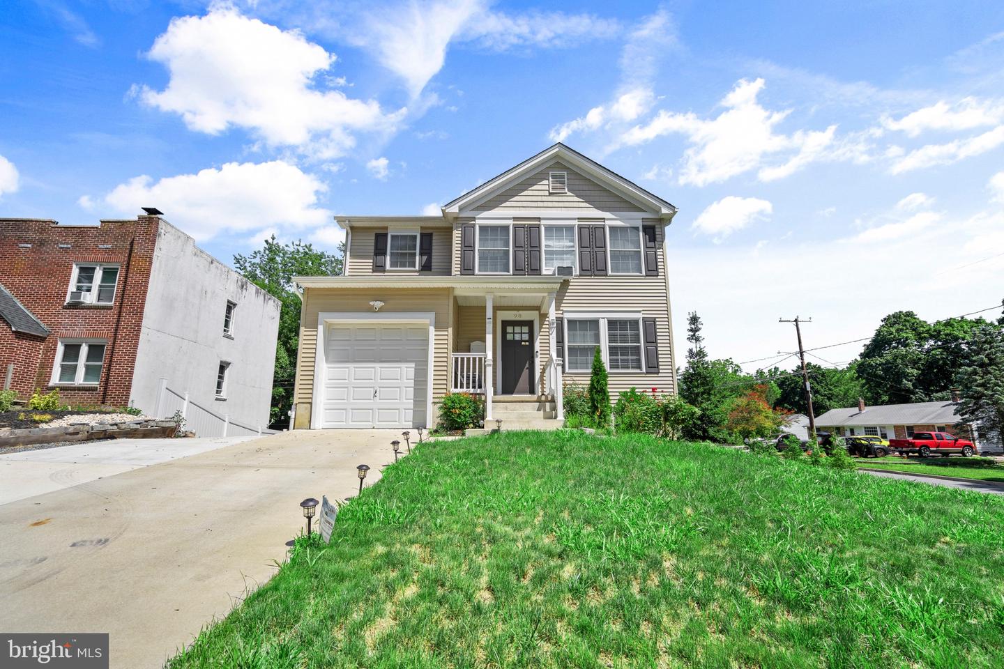 98 Budd Ave Property Photo 4