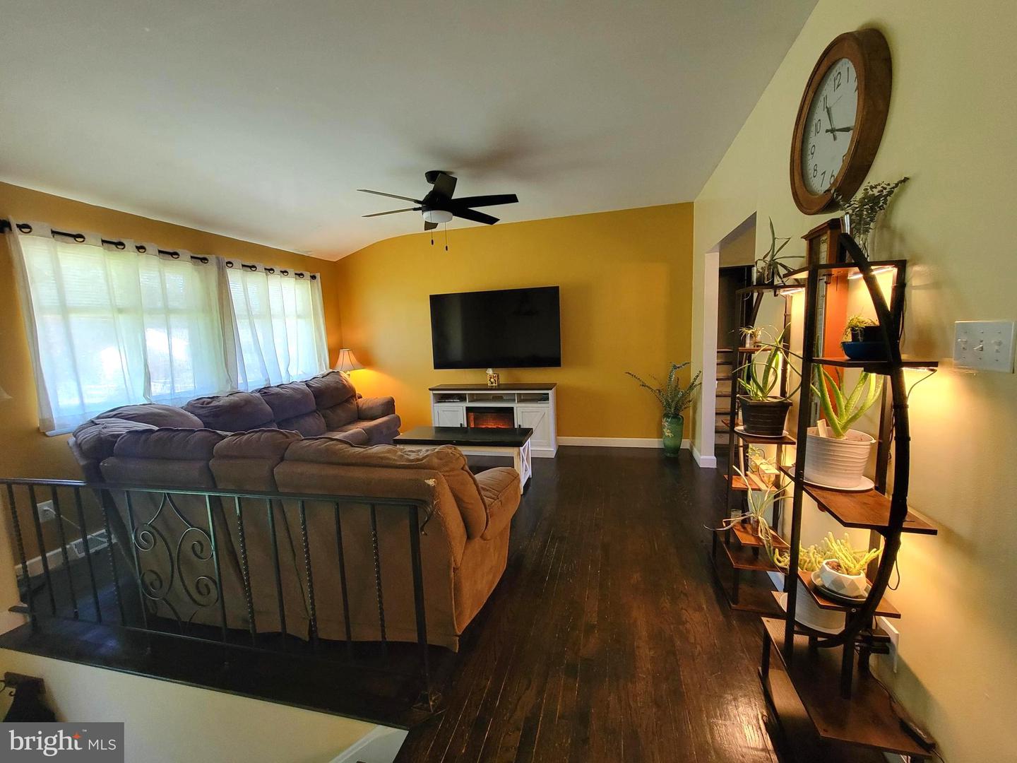 103 California Trl Property Photo 6