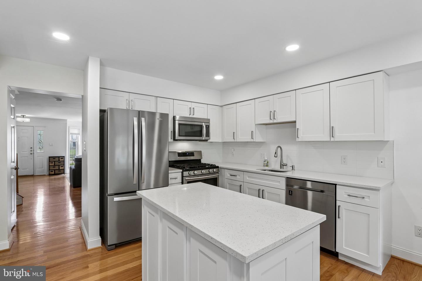 100 Sandhurst Dr Property Photo 14
