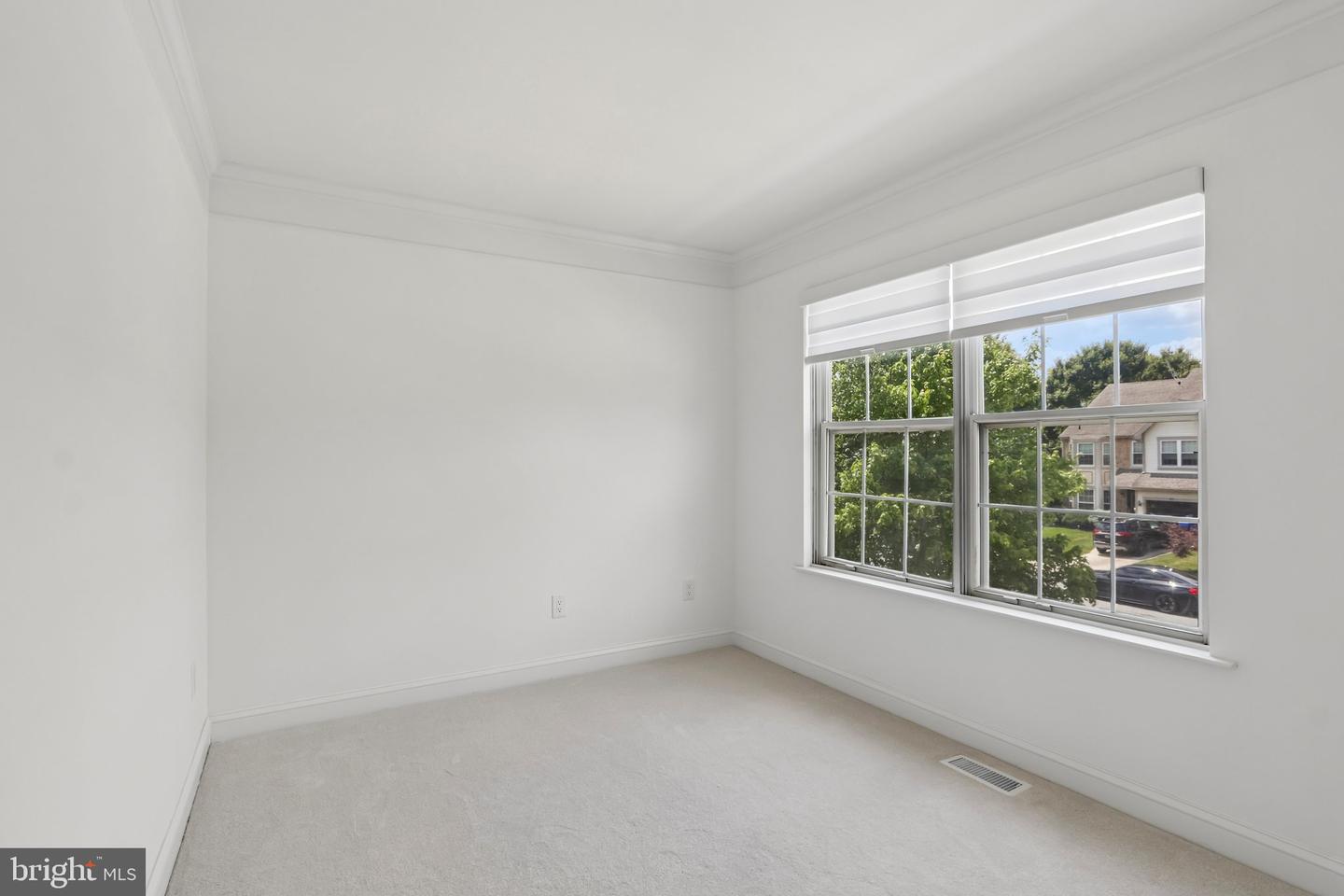 100 Sandhurst Dr Property Photo 26