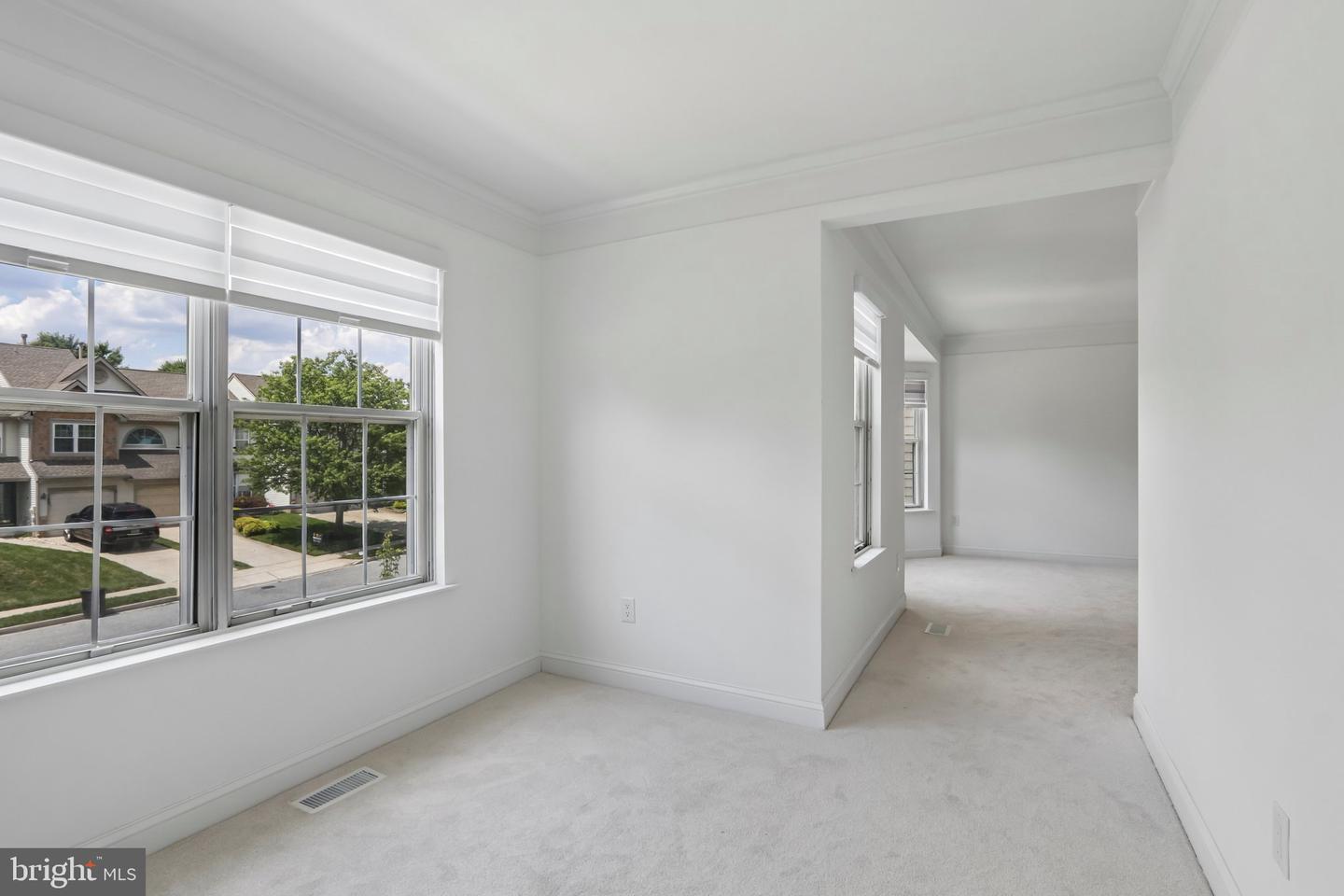 100 Sandhurst Dr Property Photo 27