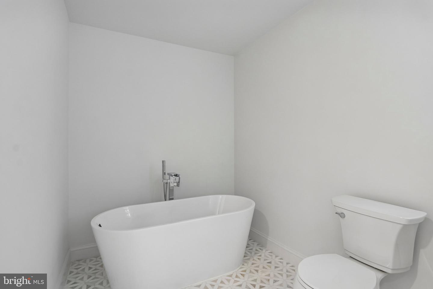 100 Sandhurst Dr Property Photo 30